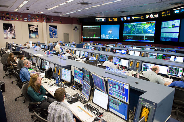 640px-STS-128_MCC_space_station_flight_control_room